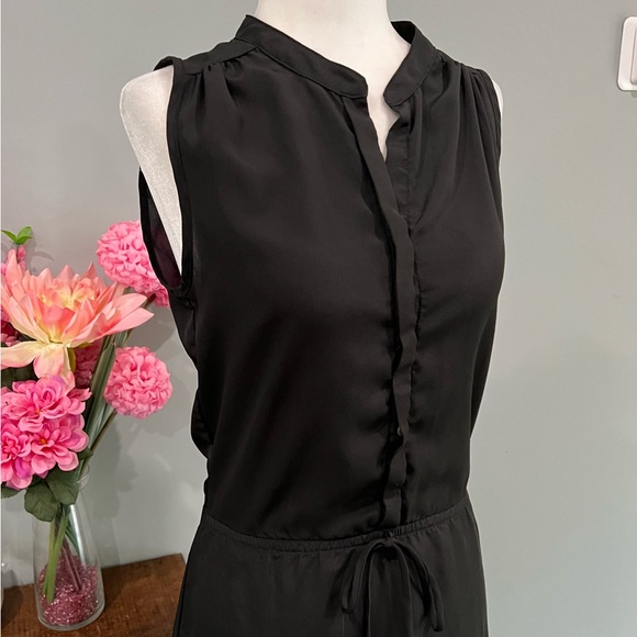 Eight Sixty Sleeveless Dress - Picture 3 of 14